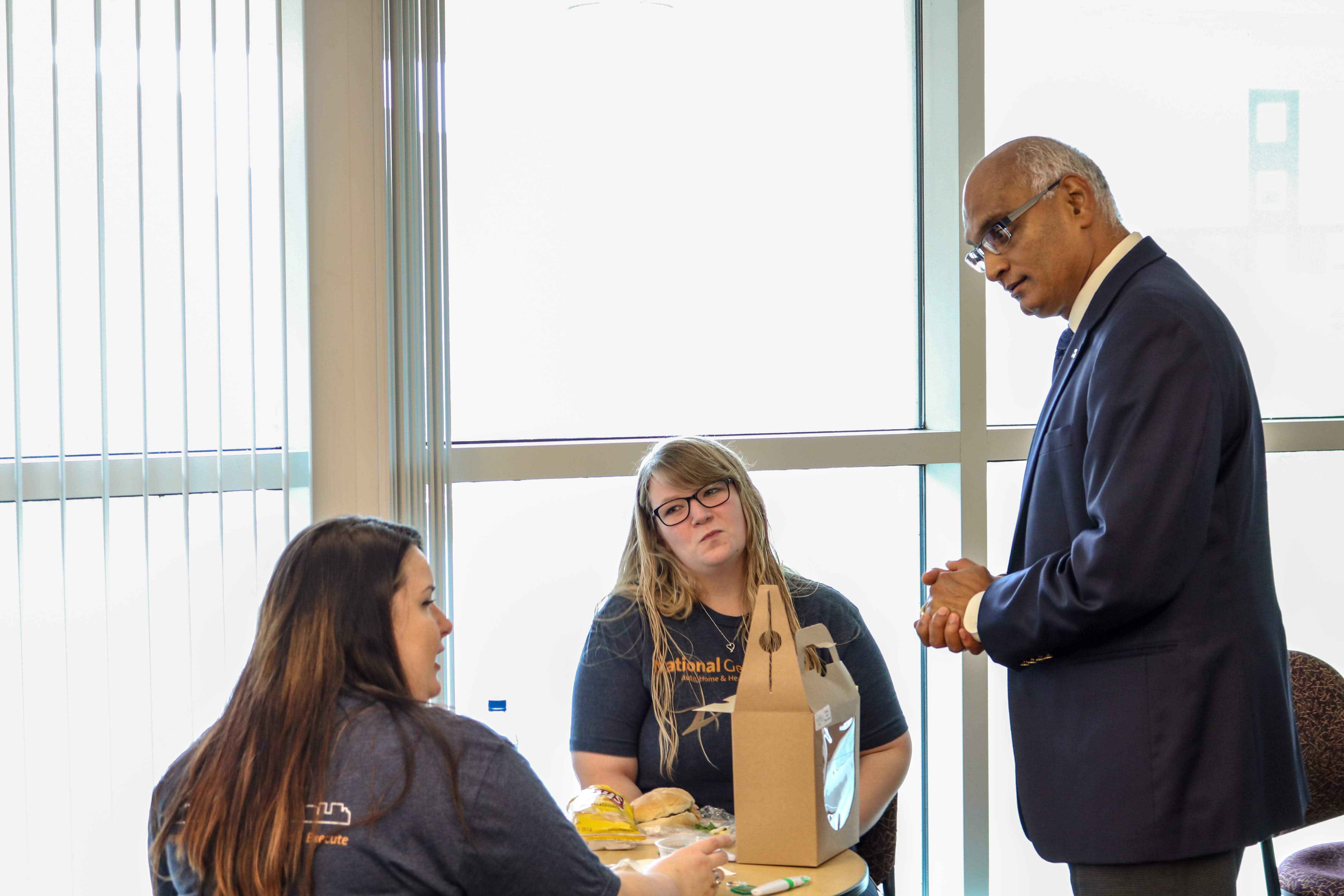 Dean Sanjay Putrevu and Employers at the 2018 Business Internship and Co-op Expo