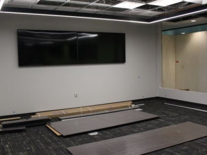 Viking Trading Lab more screens on another wall